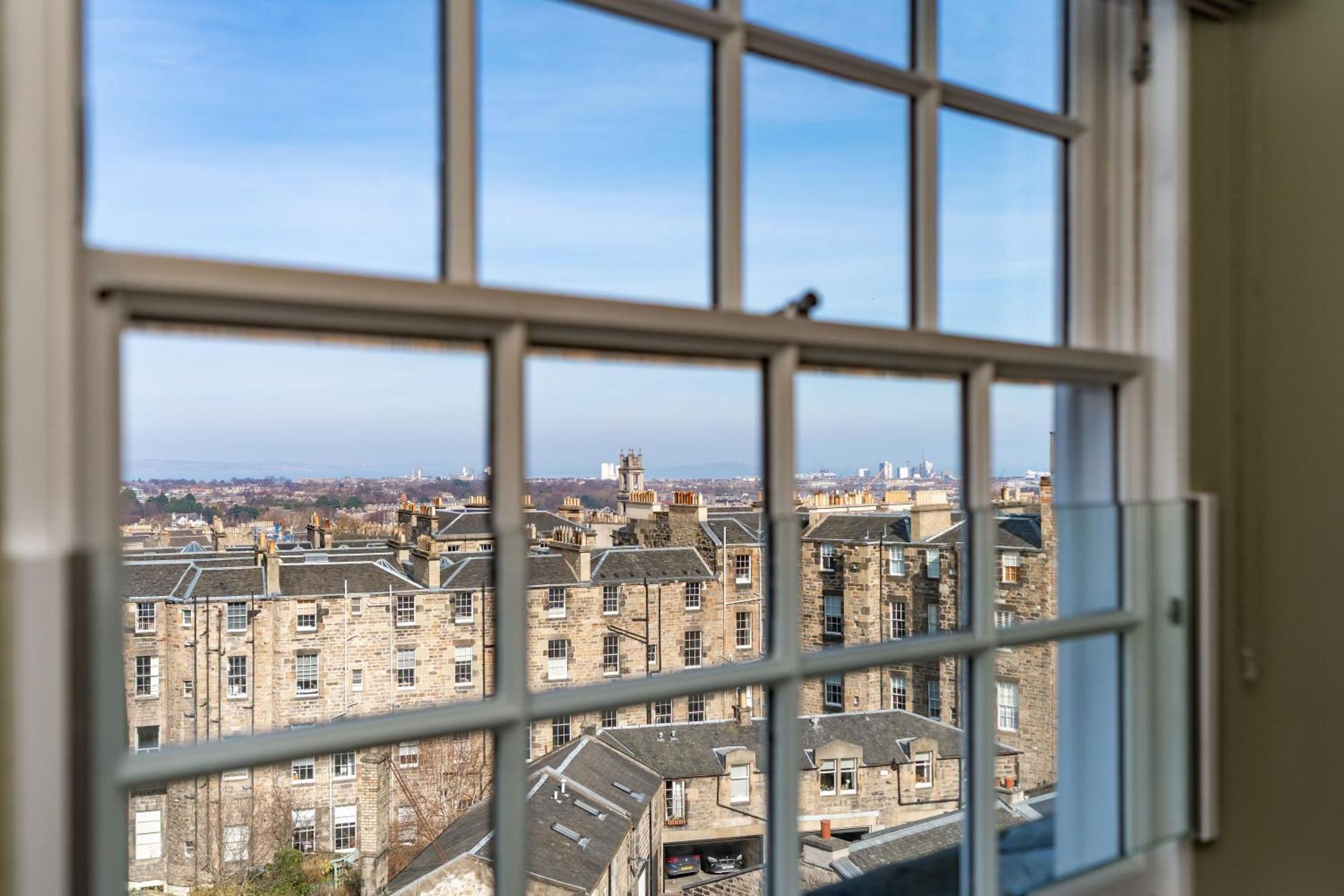 Dragon Suites Luxury Apartments At 9 Albyn Place Edinburgh Exterior photo